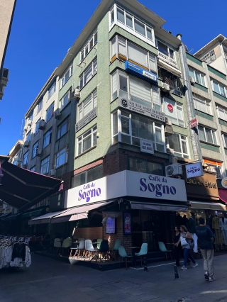 KADIKÖY BAHARİYE CADDESİ'NDE SATILIK OFİS 